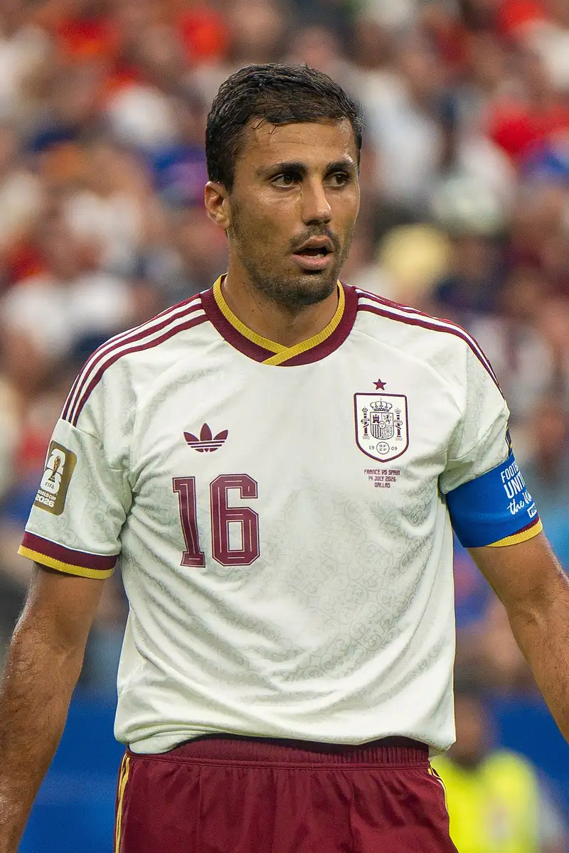 Profil Rodri Hernandez: Gelandang Pengatur Tempo